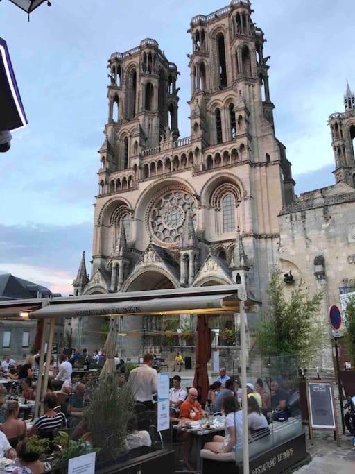 Suite De Charme Au Pied De La Cathedrale Laon Exterior foto